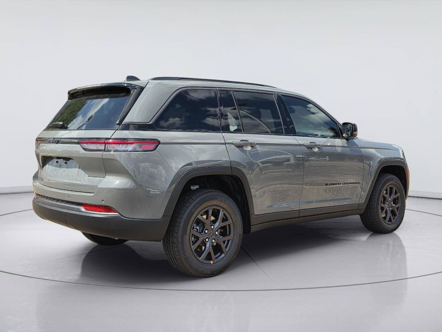 New 2027 Jeep Grand Cherokee Altitude RWD image 3