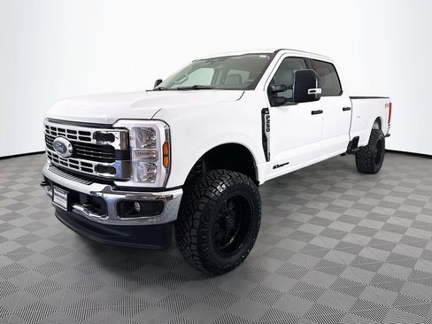 Used 2024 Ford F250 XLT w/ FX4 Off-Road Package AWD/4WD image 3