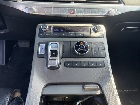 Used 2021 Hyundai Palisade Limited image 17
