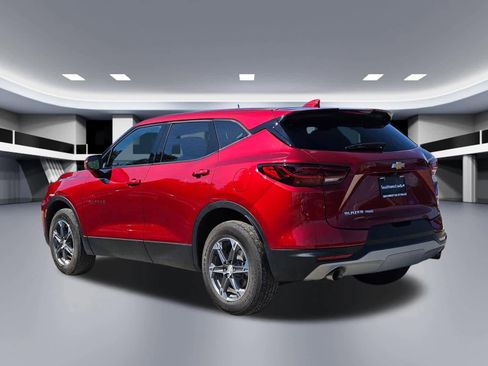 Used 2025 Chevrolet Blazer LT image 3