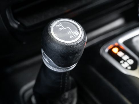 Used 2023 Jeep Wrangler Sport S image 31