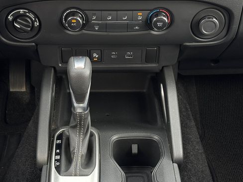 Used 2023 Nissan Frontier SV w/ Technology Package image 12
