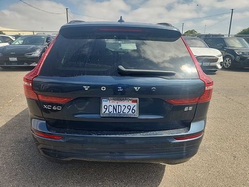 Used 2022 Volvo XC60 B5 Momentum w/ Climate Package FWD image 12