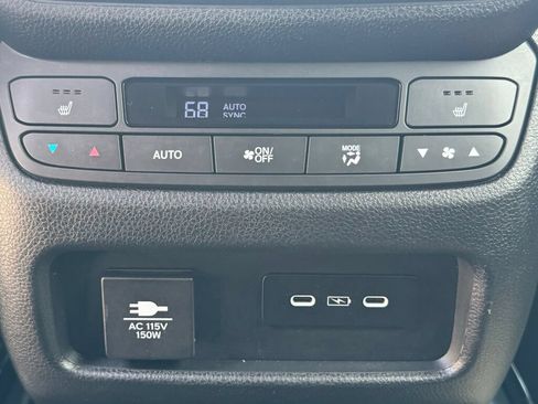 Used 2025 Honda Pilot Black Edition image 18