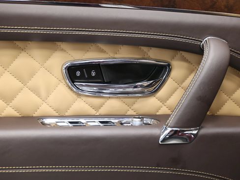 Used 2018 Bentley Bentayga AWD/4WD image 10