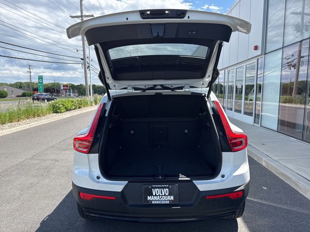 Certified 2025 Volvo XC40 B5 Plus AWD/4WD image 10