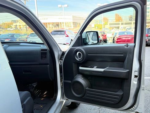 Used 2011 Dodge Nitro SXT image 29