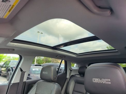 Certified 2022 GMC Terrain SLT w/ Tech Package AWD/4WD image 22