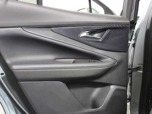 Used 2024 Chevrolet Blazer EV LT image 23