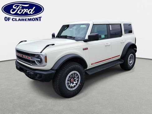 New 2026 Ford Bronco Outer Banks w/ Sasquatch Package AWD/4WD image 1
