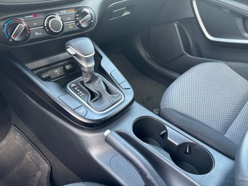 Used 2025 Kia Soul LX w/ LX Technology Package FWD image 39