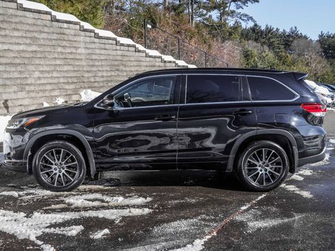 Used 2018 Toyota Highlander SE image 10