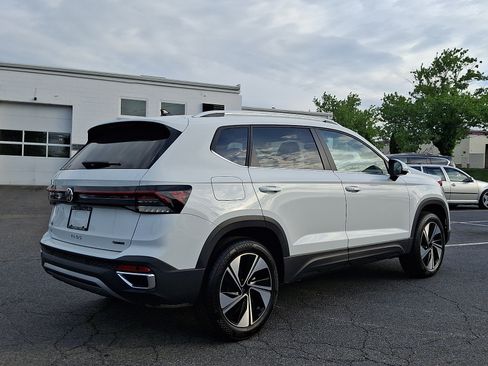 New 2026 Volkswagen Taos SE AWD/4WD image 4