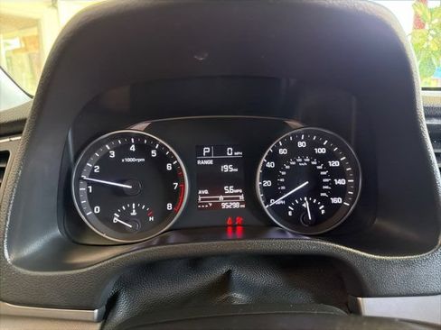 Used 2017 Hyundai Elantra SE FWD image 11