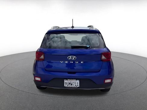 Used 2025 Hyundai Venue SEL FWD image 12