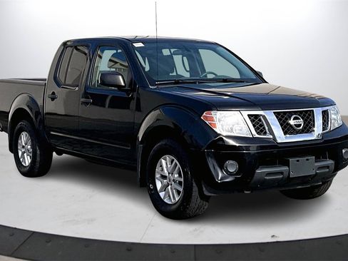 Used 2019 Nissan Frontier SV image 2