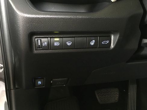Used 2020 Toyota RAV4 XLE w/ Convenience Package AWD/4WD image 19