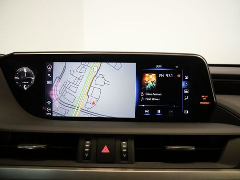 Used 2020 Lexus ES 300h w/ Accessory Package 2 image 23