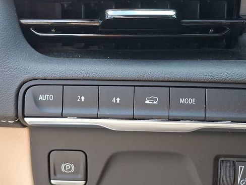 Used 2021 Cadillac Escalade ESV Premium Luxury AWD/4WD image 26