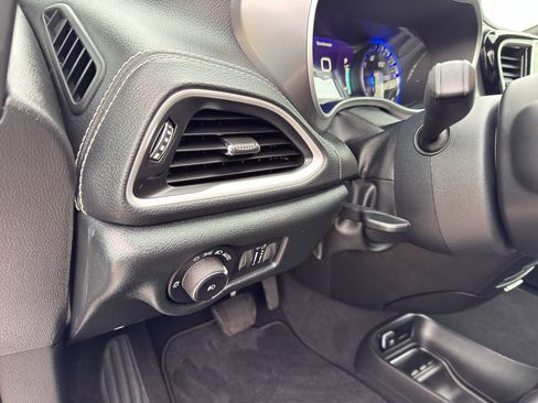 New 2026 Chrysler Pacifica Select FWD image 13