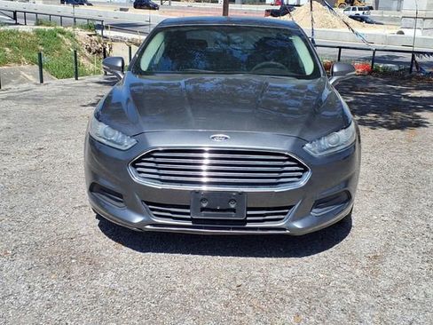 Used 2014 Ford Fusion SE image 2