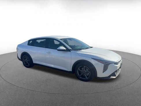 Used 2025 Kia K4 LXS image 2