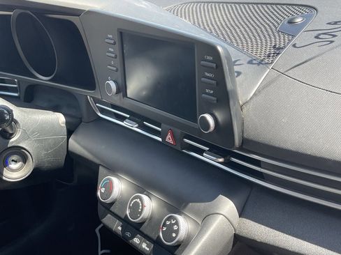 Used 2023 Hyundai Elantra SE w/ Cargo Package FWD image 5