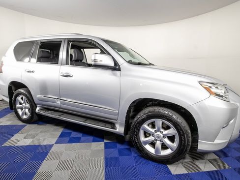 Used 2018 Lexus GX 460 w/ Navigation Package image 3