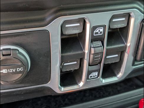 Used 2022 Jeep Wrangler Unlimited Sport AWD/4WD image 14