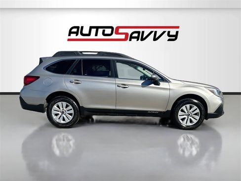Used 2018 Subaru Outback 2.5i Premium image 8