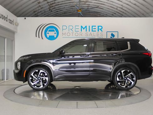 Used 2024 Mitsubishi Outlander SE FWD image 3