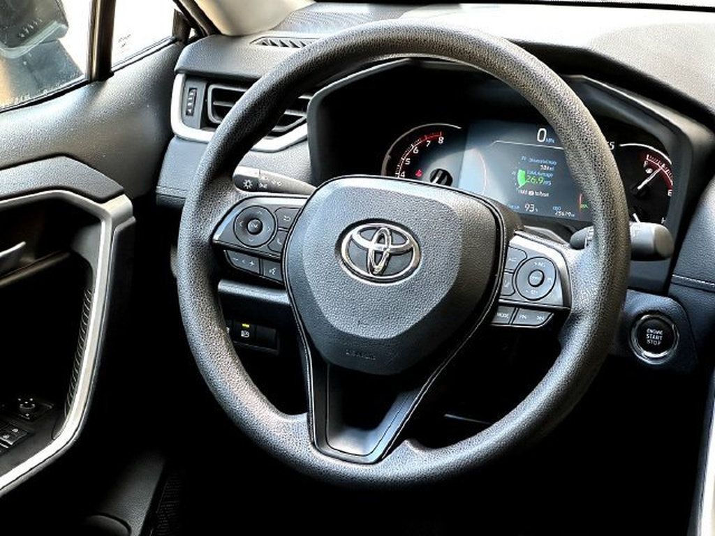 Certified 2025 Toyota RAV4 XLE AWD/4WD image 30