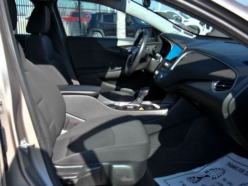 Used 2023 Chevrolet Malibu LT image 40