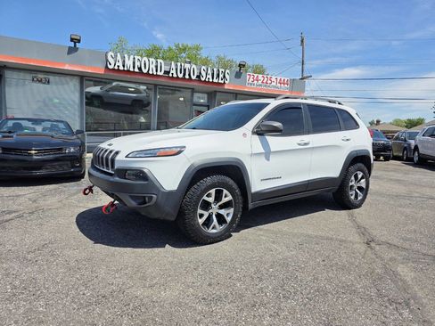 Used 2015 Jeep Cherokee Trailhawk w/ Comfort/Convenience Group AWD/4WD image 3