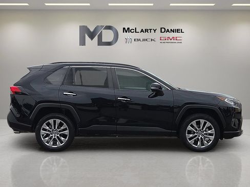 Used 2019 Toyota RAV4 Limited FWD image 15
