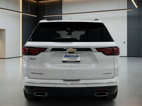 Used 2023 Chevrolet Traverse Premier FWD image 4