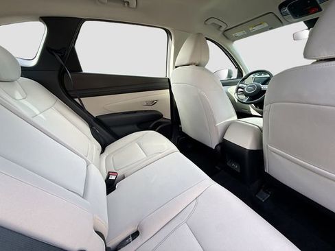 Certified 2025 Hyundai Tucson SE image 25