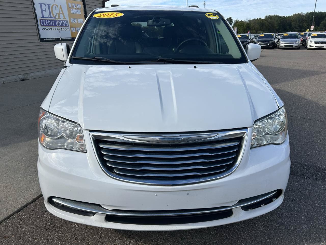 Used 2015 Chrysler Town & Country Touring FWD image 2