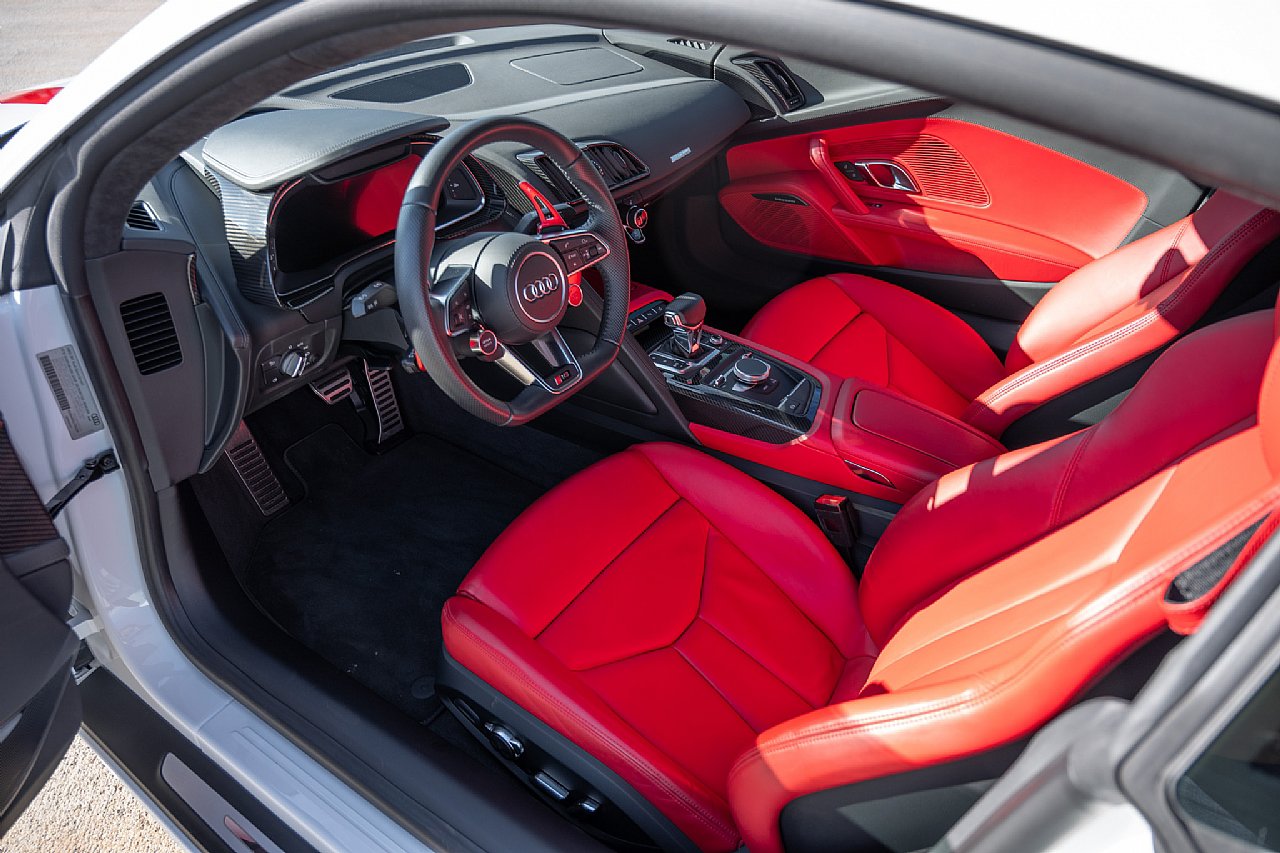 Used 2018 Audi R8 V10 w/ Premium Package RWD image 20