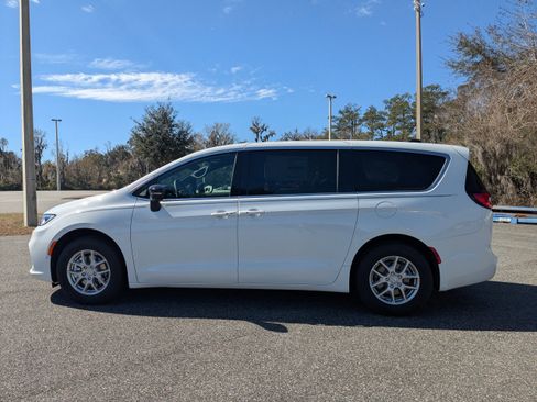New 2026 Chrysler Pacifica Select FWD image 6