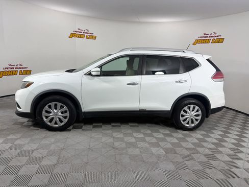 Used 2016 Nissan Rogue S w/ Appearance Package FWD image 2