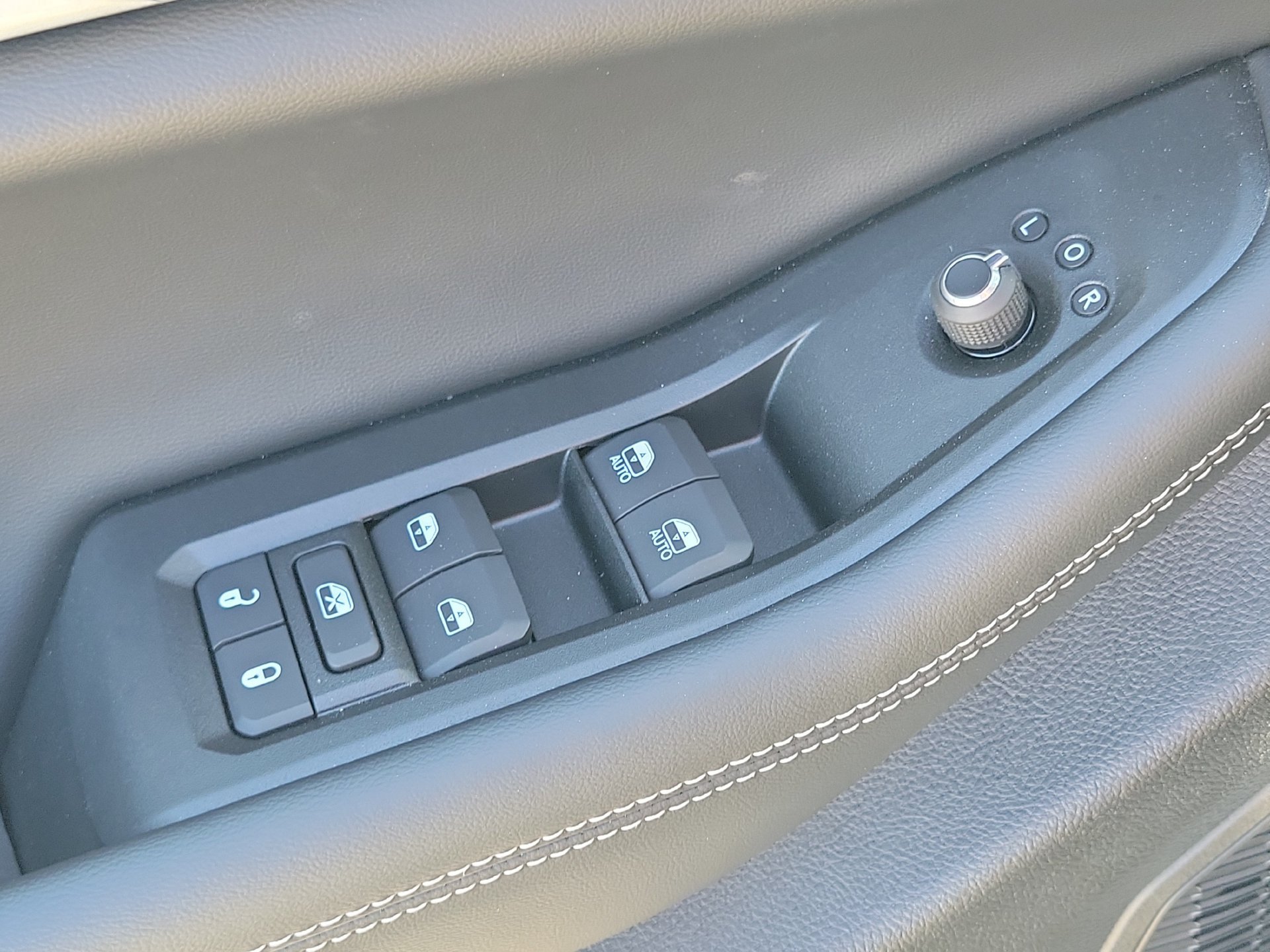 New 2026 Jeep Grand Cherokee Altitude RWD image 12