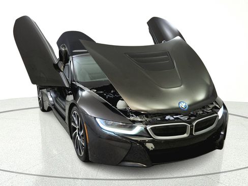 Used 2019 BMW i8 Roadster AWD/4WD image 9