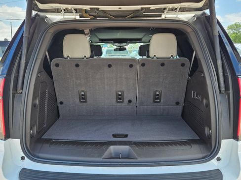 Used 2023 Chevrolet Tahoe LT w/ Luxury Package RWD image 4