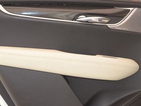 Used 2023 Cadillac XT6 Sport w/ Technology Package AWD/4WD image 21