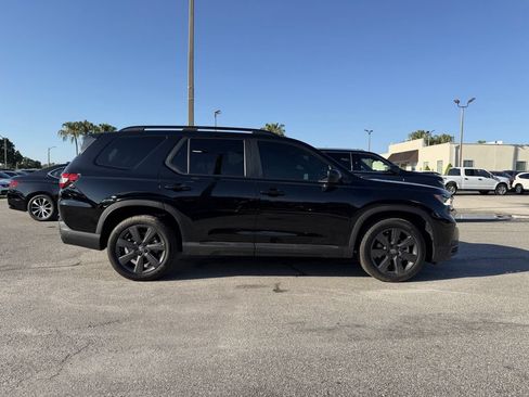 Used 2025 Honda Pilot Sport image 4