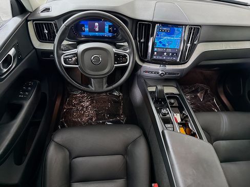 Used 2025 Volvo XC60 B5 Plus AWD/4WD image 17