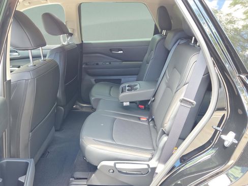 New 2026 Nissan Pathfinder SL FWD image 10