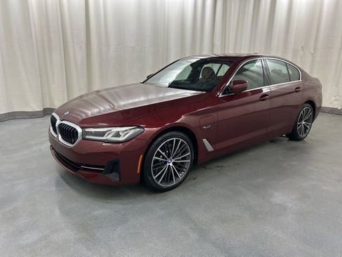 Used 2023 BMW 530e xDrive w/ Convenience Package image 2