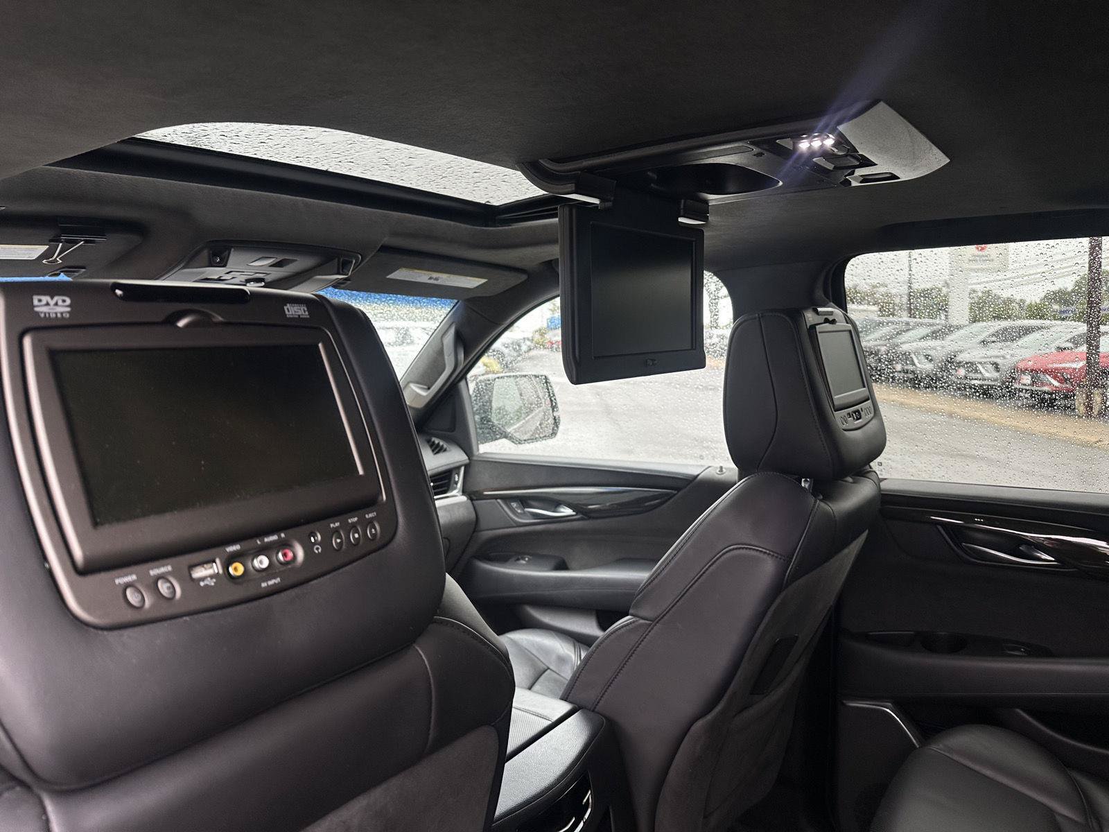 Used 2017 Cadillac Escalade Platinum AWD/4WD image 8